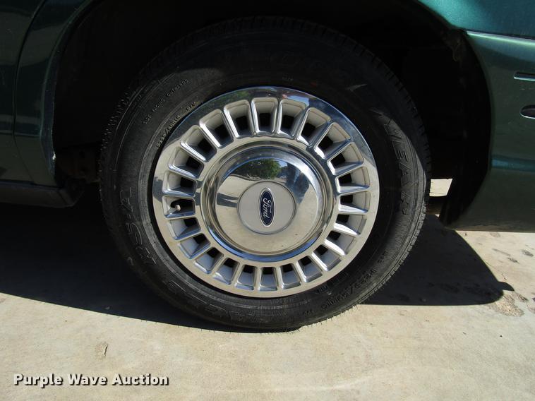 image for item DF7975 2000 Ford Crown Victoria Police Interceptor