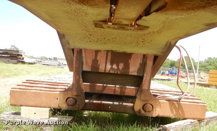 image for item DG1101 1995 Talbert T3DW-80K-HR6-T1 lowboy equipment trailer