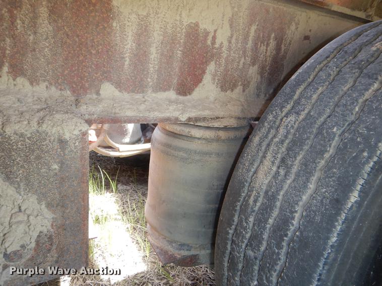 image for item DG1101 1995 Talbert T3DW-80K-HR6-T1 lowboy equipment trailer