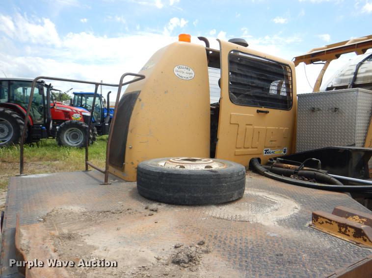 image for item DG1125 2003 GMC W5500 TrucKat flatbed truck