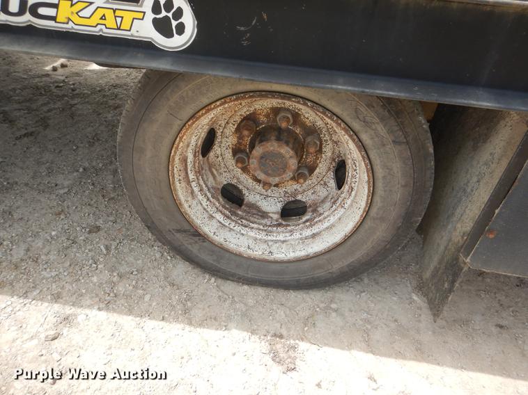 image for item DG1125 2003 GMC W5500 TrucKat flatbed truck