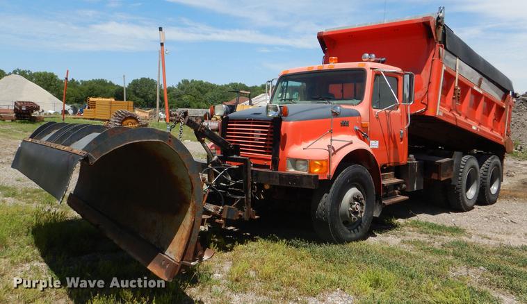 image for item DG1126 1997 International 4900 dump truck