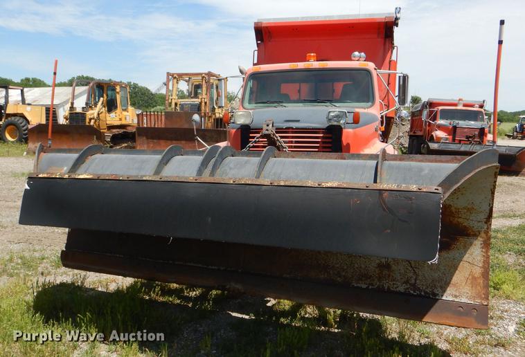 image for item DG1126 1997 International 4900 dump truck