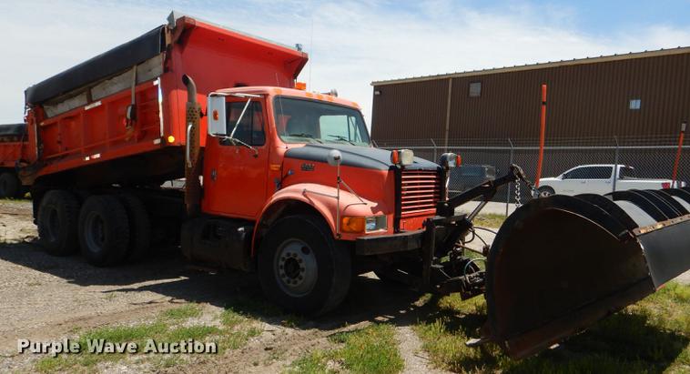 image for item DG1126 1997 International 4900 dump truck