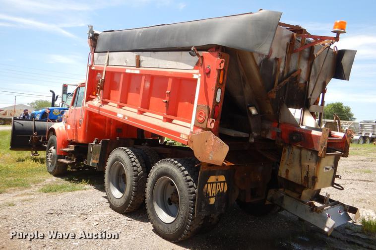 image for item DG1126 1997 International 4900 dump truck
