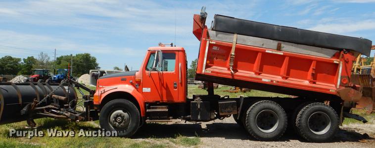image for item DG1126 1997 International 4900 dump truck