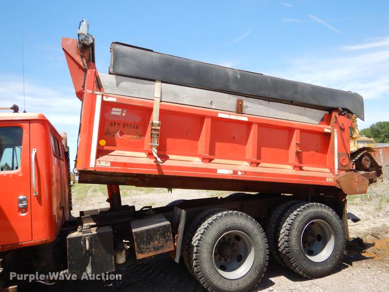 image for item DG1126 1997 International 4900 dump truck