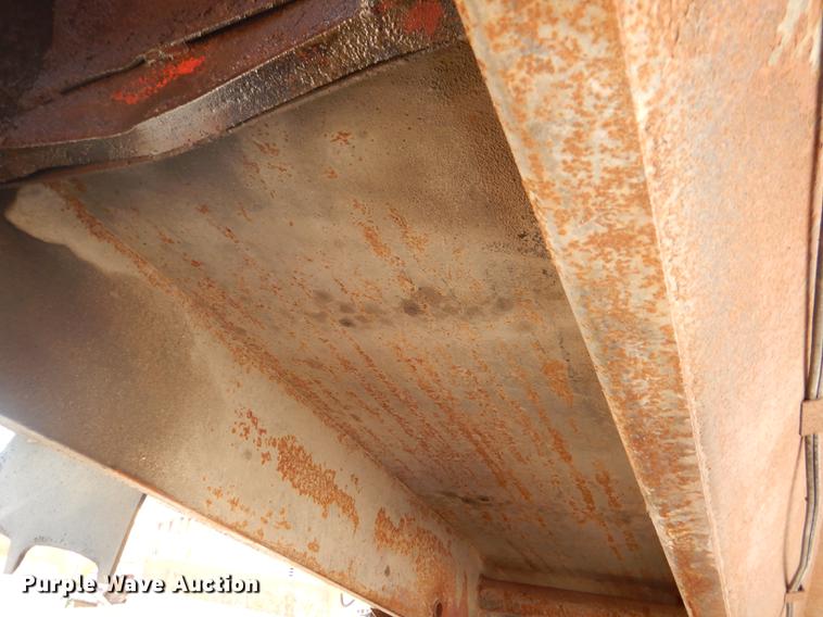 image for item DG1126 1997 International 4900 dump truck