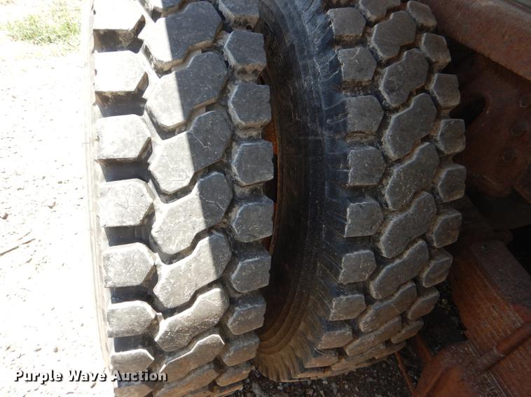 image for item DG1126 1997 International 4900 dump truck