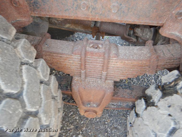 image for item DG1126 1997 International 4900 dump truck