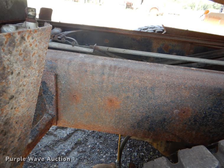 image for item DG1126 1997 International 4900 dump truck