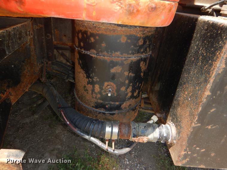 image for item DG1126 1997 International 4900 dump truck