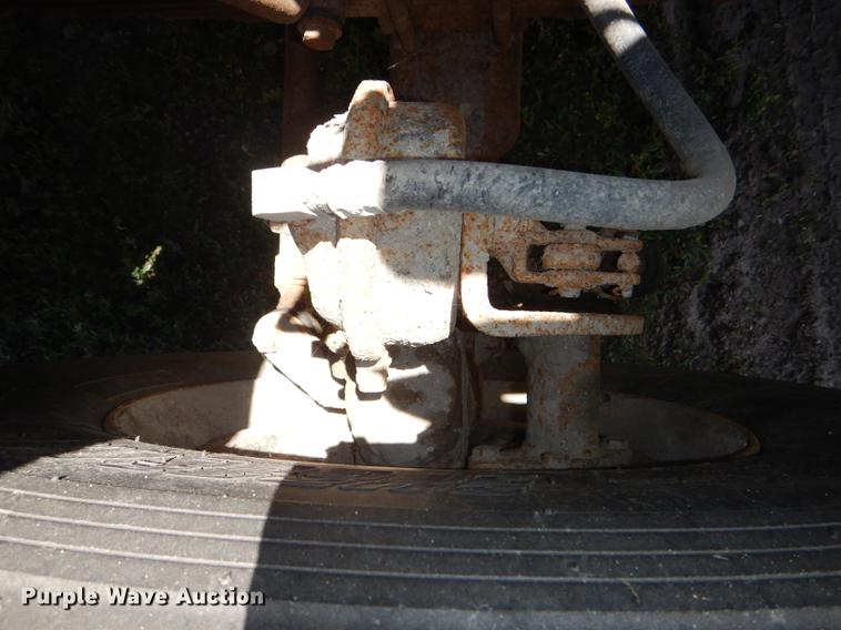 image for item DG1126 1997 International 4900 dump truck