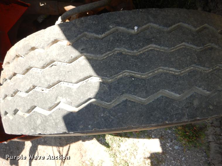 image for item DG1126 1997 International 4900 dump truck