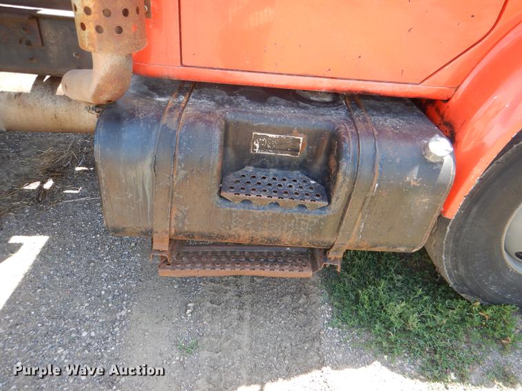 image for item DG1126 1997 International 4900 dump truck