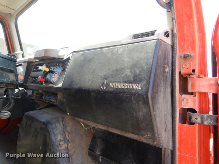 image for item DG1126 1997 International 4900 dump truck