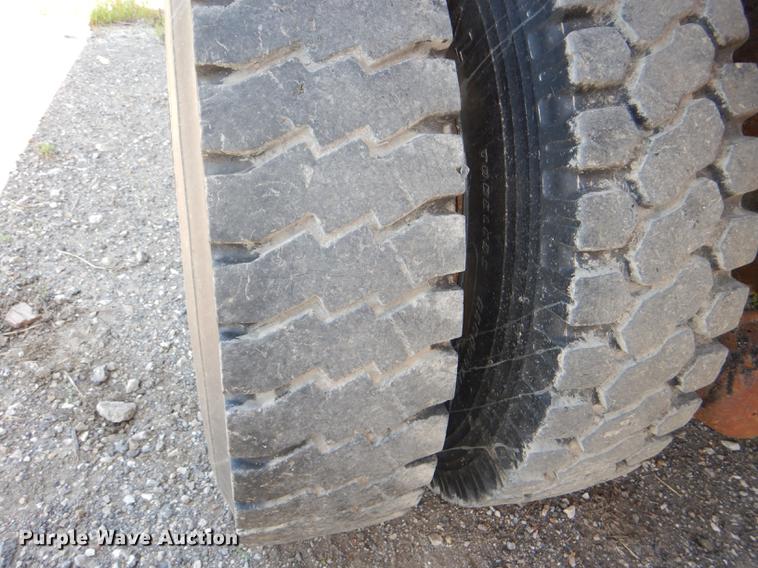 image for item DG1126 1997 International 4900 dump truck