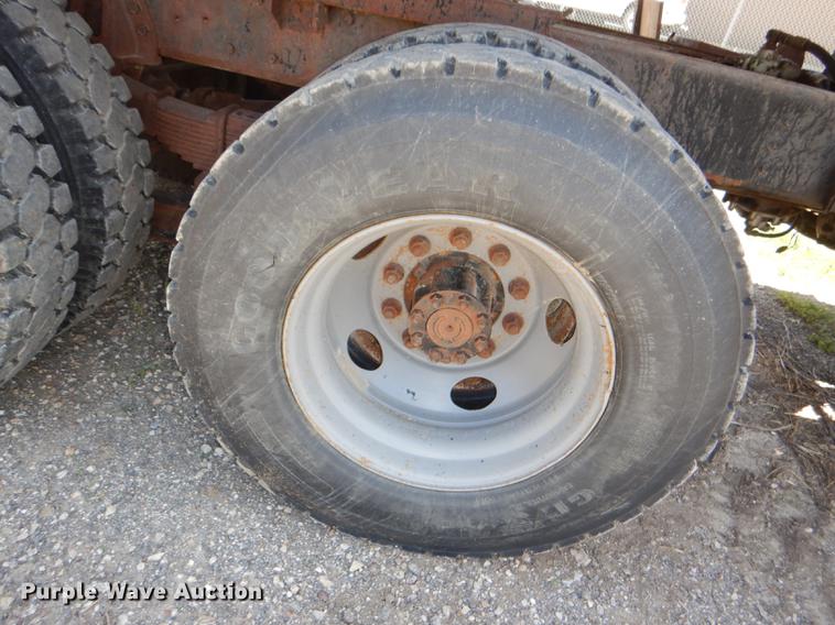 image for item DG1126 1997 International 4900 dump truck