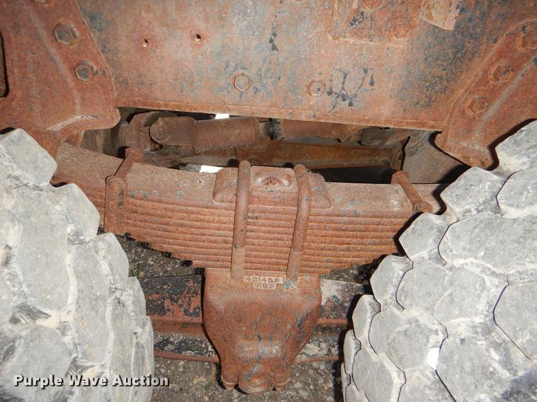 image for item DG1126 1997 International 4900 dump truck