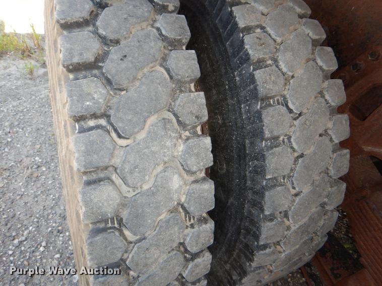 image for item DG1126 1997 International 4900 dump truck