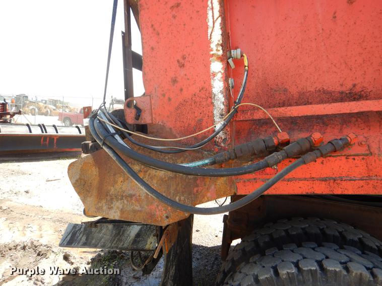 image for item DG1126 1997 International 4900 dump truck