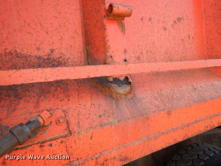 image for item DG1126 1997 International 4900 dump truck
