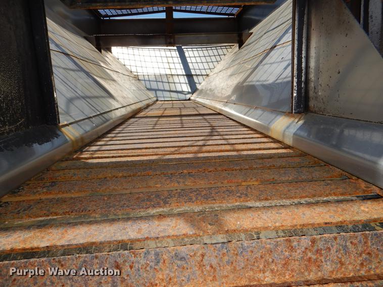 image for item DG1126 1997 International 4900 dump truck