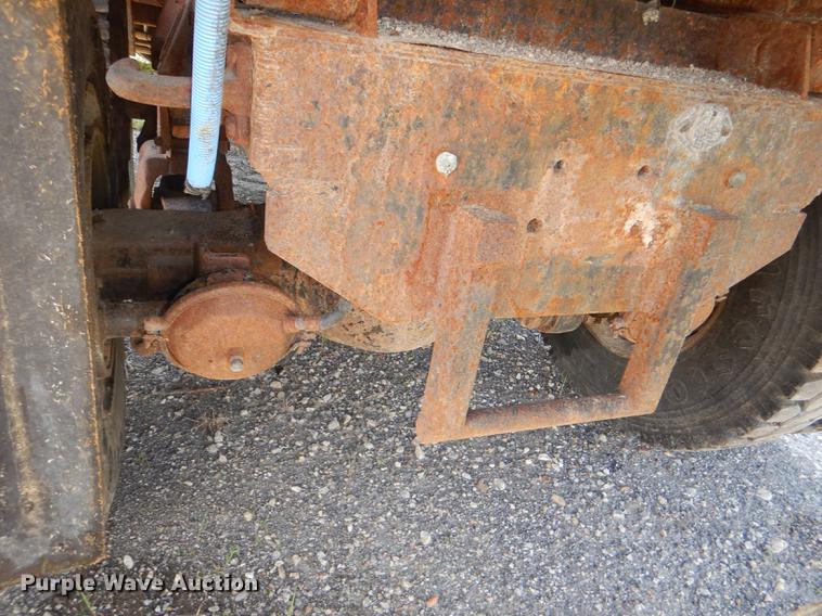 image for item DG1126 1997 International 4900 dump truck