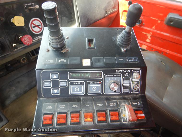 image for item DG1126 1997 International 4900 dump truck