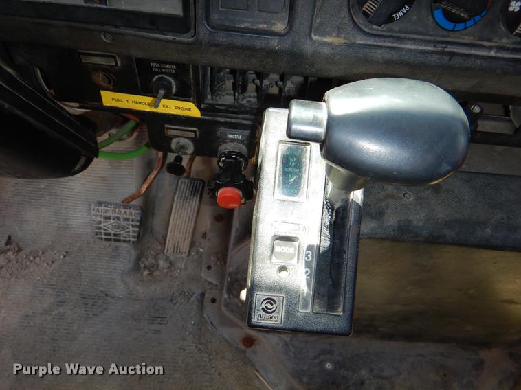 image for item DG1126 1997 International 4900 dump truck