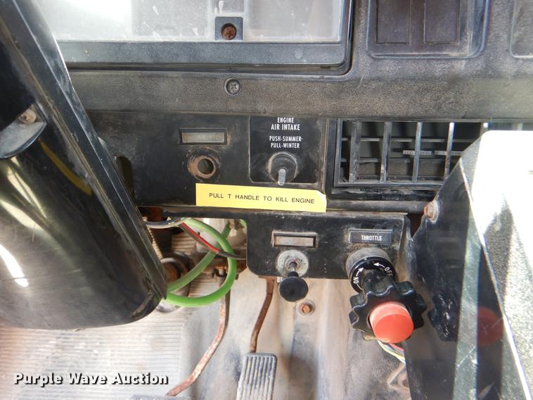 image for item DG1126 1997 International 4900 dump truck