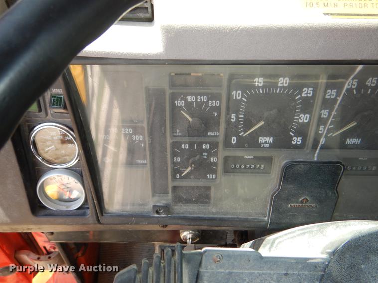 image for item DG1126 1997 International 4900 dump truck