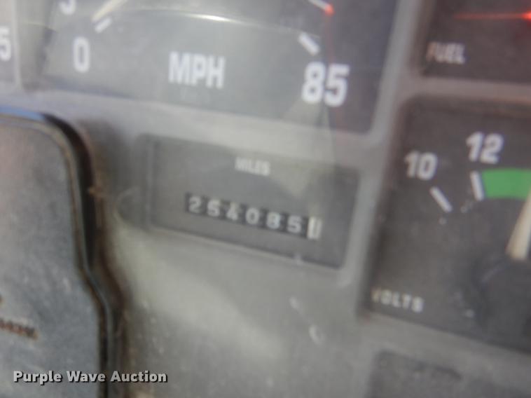 image for item DG1126 1997 International 4900 dump truck