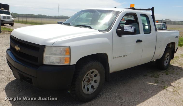 image for item DG1158 2007 Chevrolet Silverado 1500 Ext. Cab pickup truck