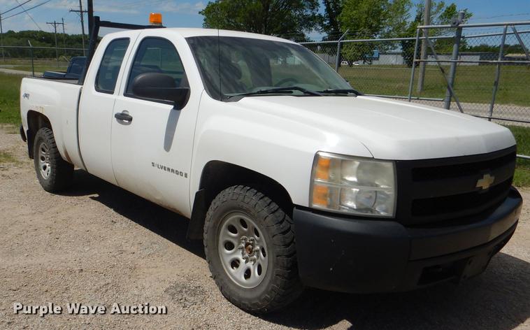 image for item DG1158 2007 Chevrolet Silverado 1500 Ext. Cab pickup truck