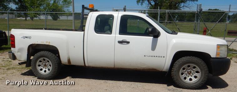 image for item DG1158 2007 Chevrolet Silverado 1500 Ext. Cab pickup truck