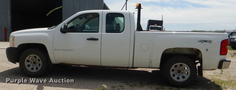 image for item DG1158 2007 Chevrolet Silverado 1500 Ext. Cab pickup truck