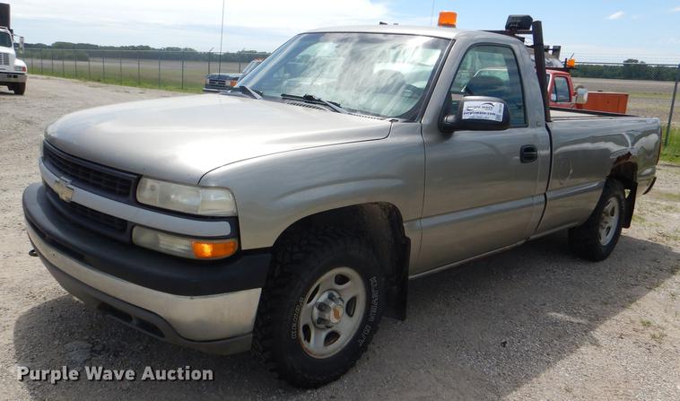 image for item DG1159 2001 Chevrolet Silverado 1500 pickup truck