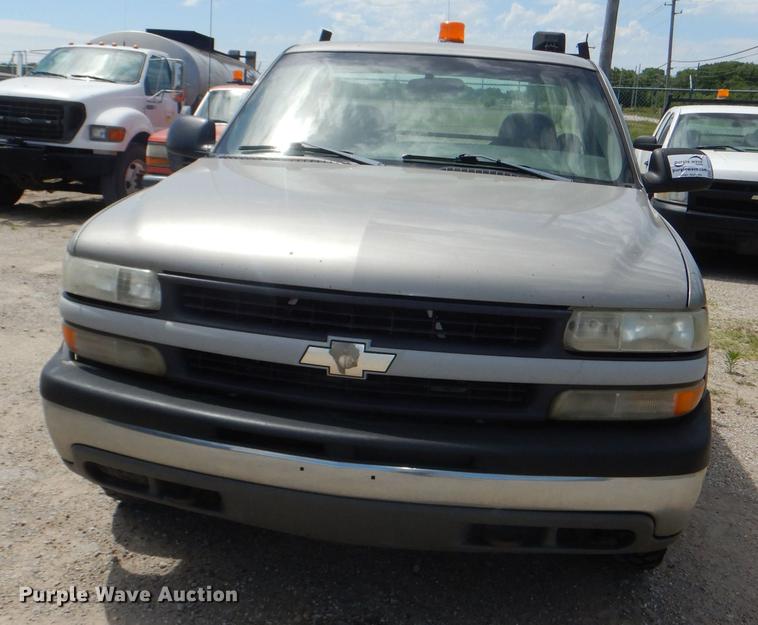 image for item DG1159 2001 Chevrolet Silverado 1500 pickup truck