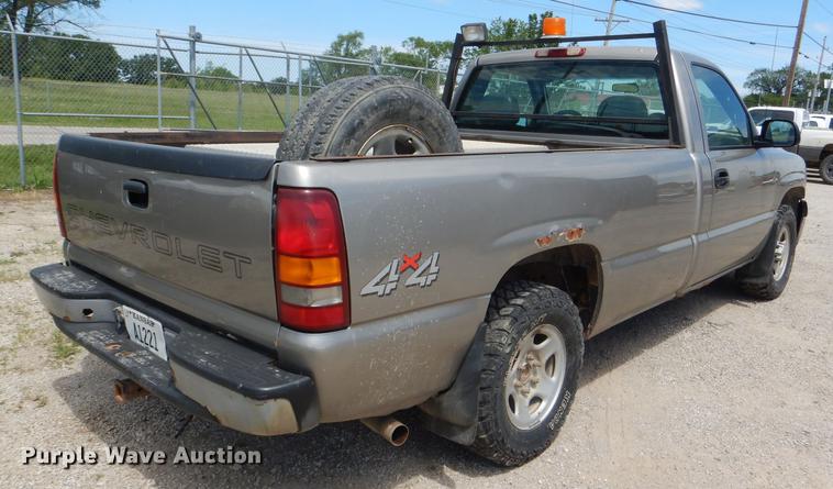 image for item DG1159 2001 Chevrolet Silverado 1500 pickup truck