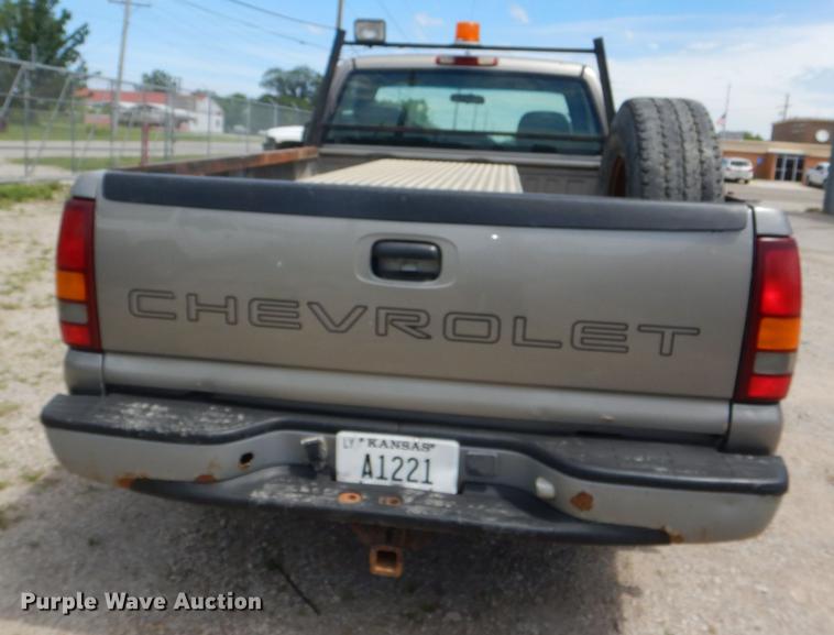 image for item DG1159 2001 Chevrolet Silverado 1500 pickup truck