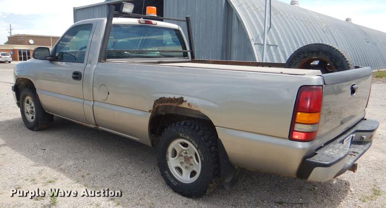 image for item DG1159 2001 Chevrolet Silverado 1500 pickup truck