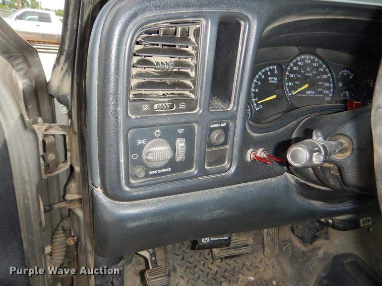 image for item DG1159 2001 Chevrolet Silverado 1500 pickup truck