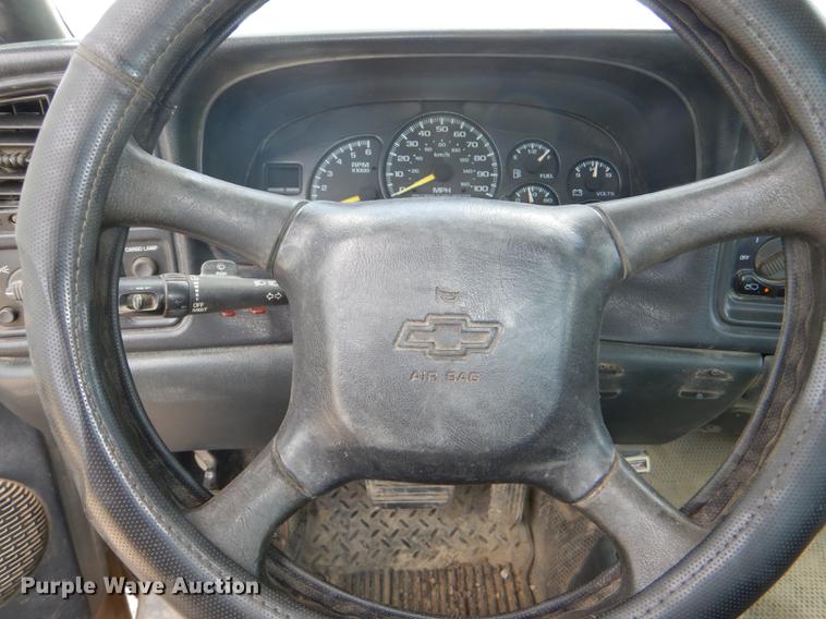 image for item DG1159 2001 Chevrolet Silverado 1500 pickup truck