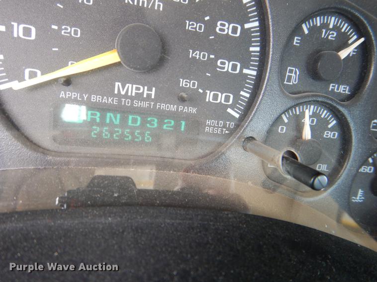 image for item DG1159 2001 Chevrolet Silverado 1500 pickup truck