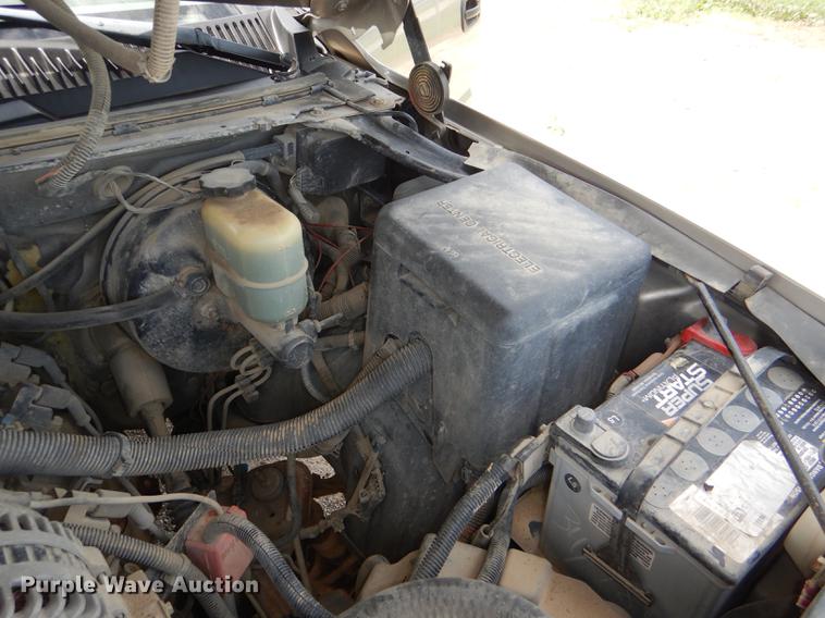 image for item DG1159 2001 Chevrolet Silverado 1500 pickup truck