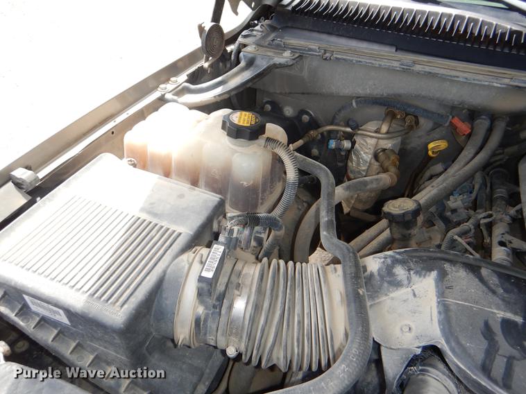 image for item DG1159 2001 Chevrolet Silverado 1500 pickup truck