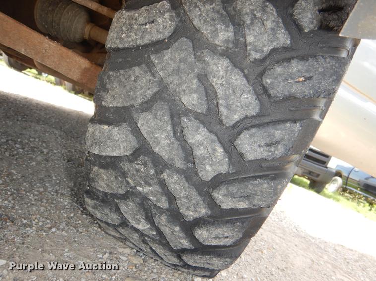 image for item DG1159 2001 Chevrolet Silverado 1500 pickup truck