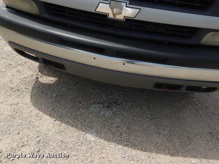 image for item DG1159 2001 Chevrolet Silverado 1500 pickup truck