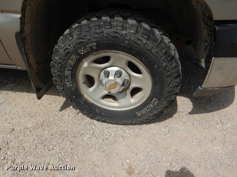 image for item DG1159 2001 Chevrolet Silverado 1500 pickup truck